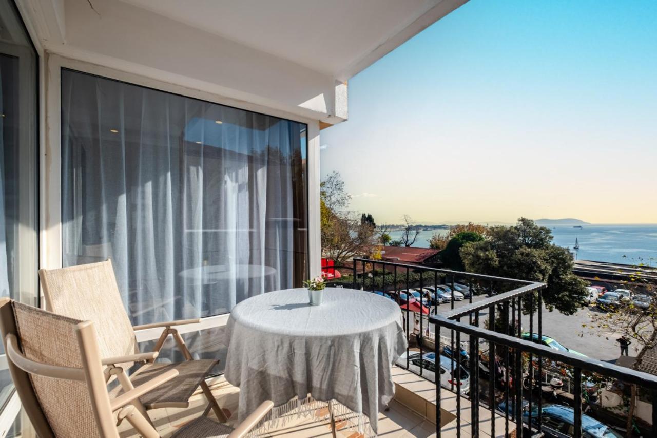 Chic Flat With Balcony Near Moda Shore Estambul Exterior foto